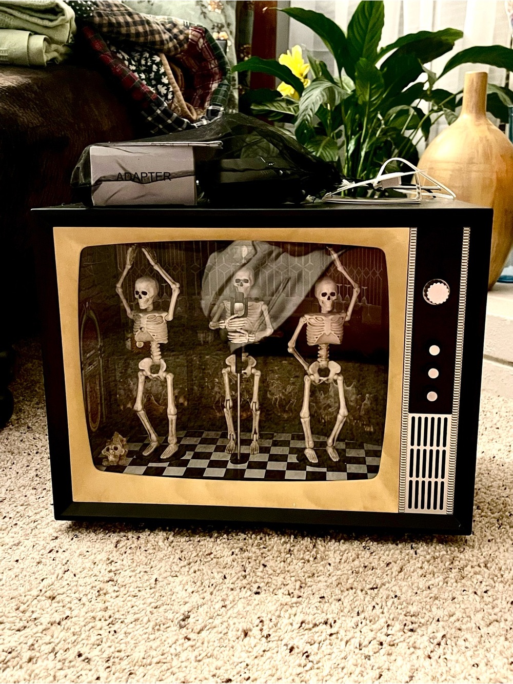 Animated Musical Disco Club dancing skeletons retro TV Halloween decoration